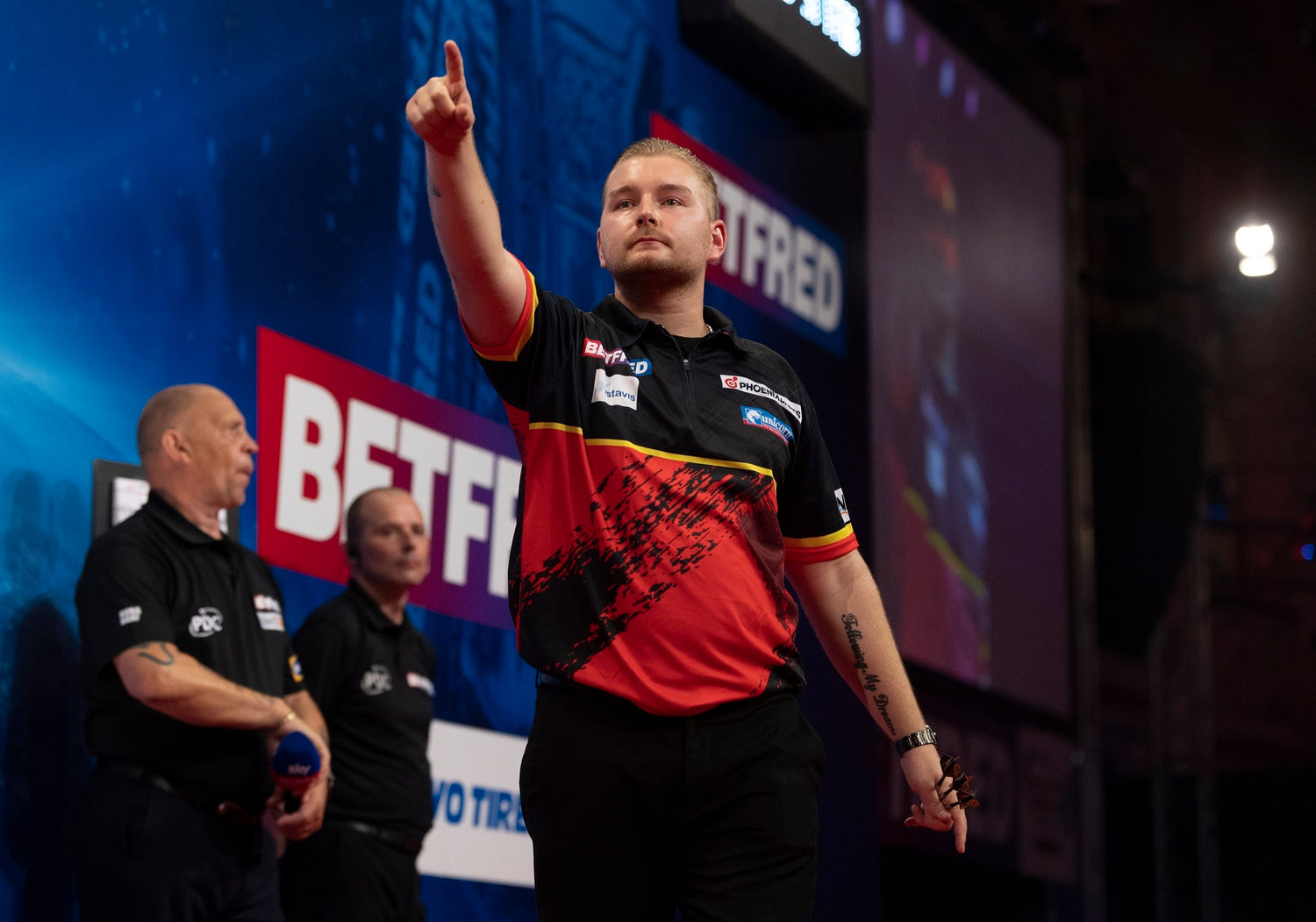 Superb Van den Bergh joined by Ratajski in Blackpool semi-finals